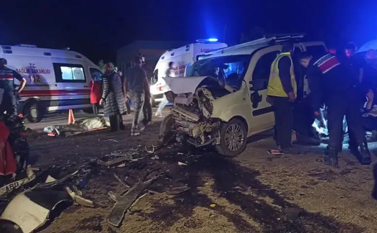 Sivas-Gürün Yolunda Feci Kaza: 8 Yaralı, 4'ünün Durumu Ağır