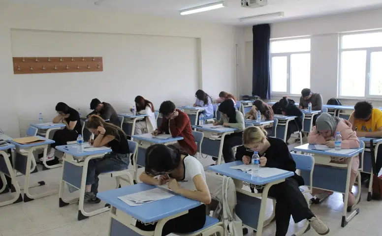 Sivas Cumhuriyet Üniversitesi’nde DELF Fransızca Sınavı Başarıyla Yapıldı
