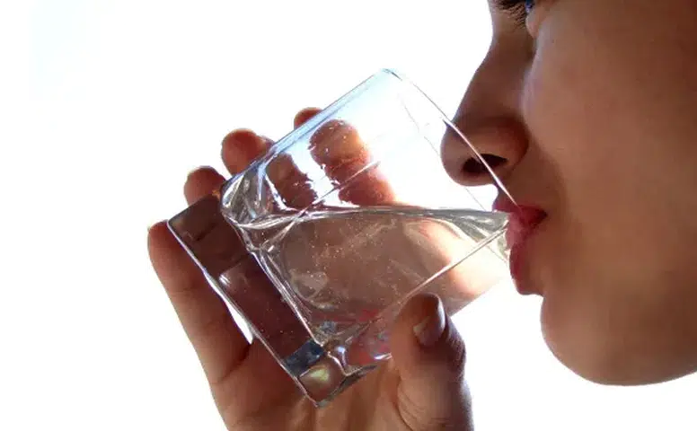 Yaz Sıcaklarında Beslenme Uyarısı: Su ve Mineral Kaybına Dikkat