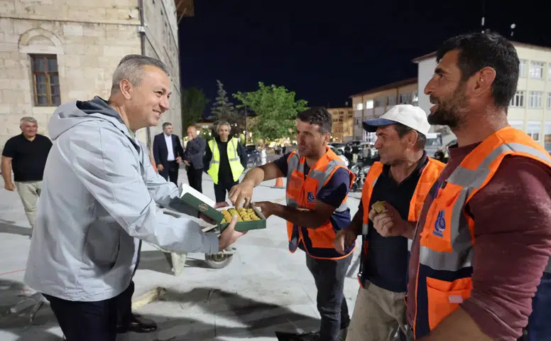 Başkan Uzun’dan Kent Meydanı ve Kafeler Sokağı’nda İnceleme