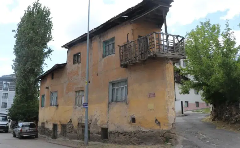 Sivas’ta “Aşk Gemisi” olarak anılan ev görenleri şaşırtıyor