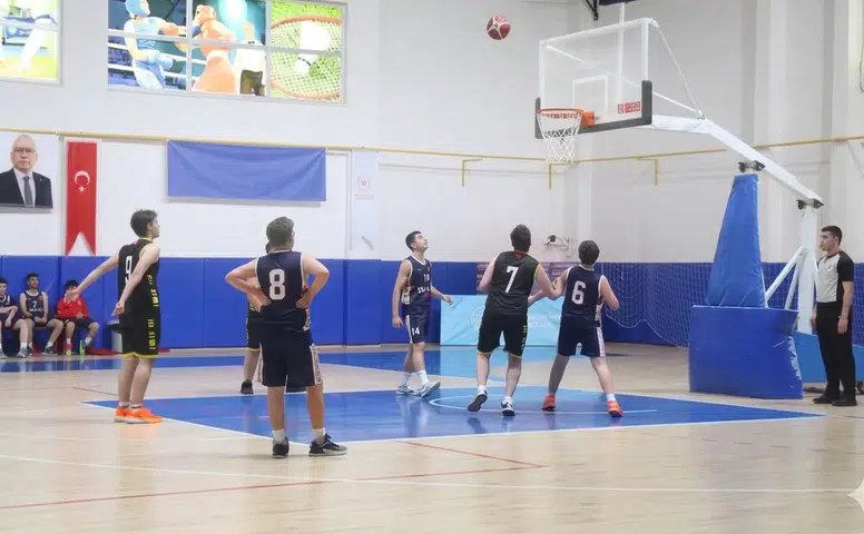 Sivas’ta Genç Basketbolcular İl Birinciliği İçin Parkeye Çıktı