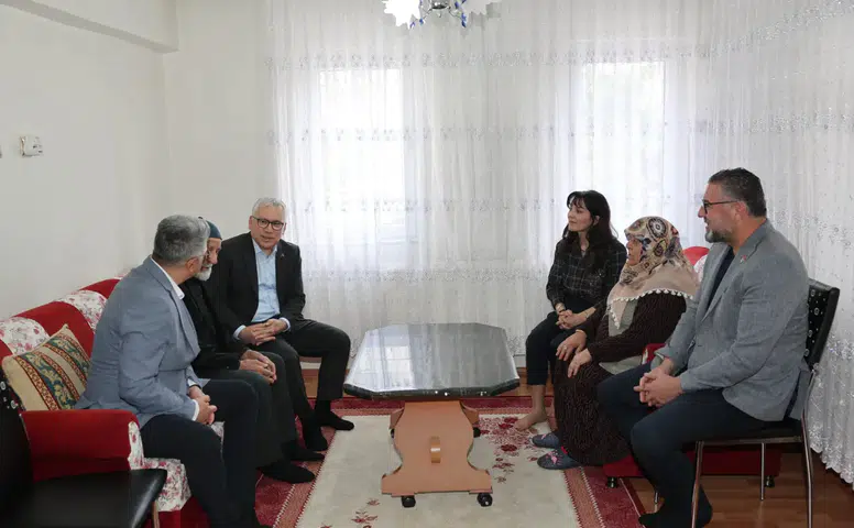 Babalar Günü’nde Anlamlı Ziyaret: Vali Şimşek Şehit Babası İsa Yurt’un Gönlünü Aldı
