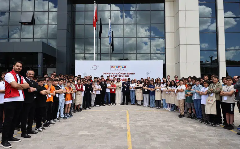 Sivas'ta Geleceğin Mucitleri Sahneye Çıktı! Vali Şimşek Stantları Gezerken Hayran Kaldı!
