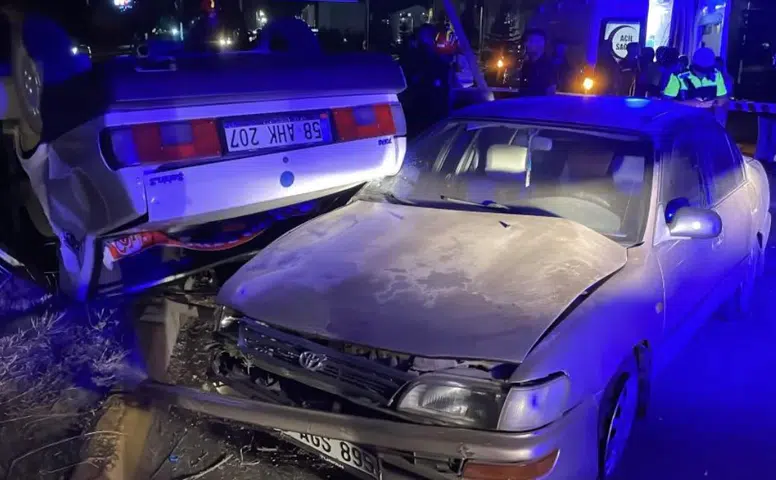 Sivas'ta İki Otomobil Çarpıştı: Takla Atan Araçta 2'si Çocuk 5 Kişi Yaralandı