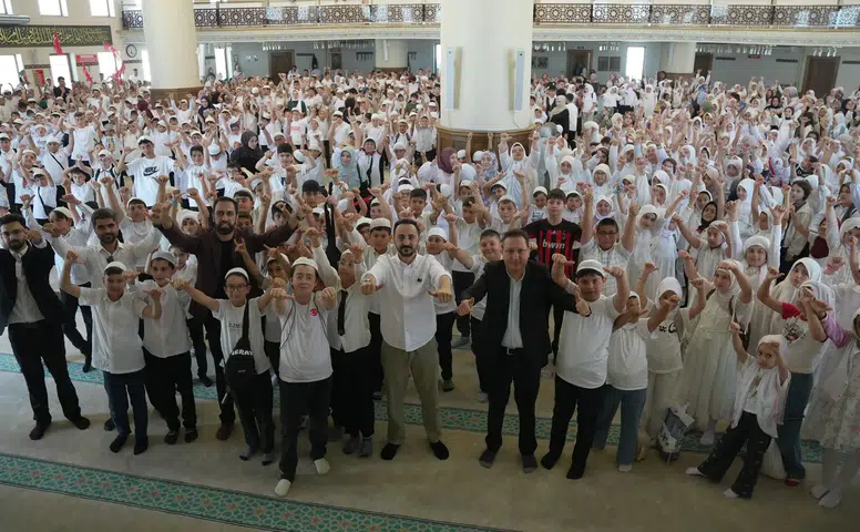 Sivas’ta Alışılmadık Manzara! 10 Farklı Okuldan Çıktılar, Ayyıldız Camii’nde O Safta Buluştular!