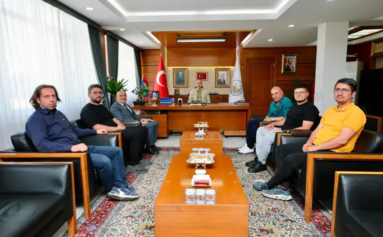 Başkan Uzun'a Basın Ödüllerine Destek Teşekkürü