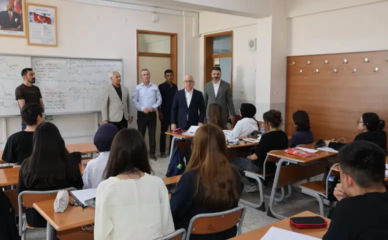 Vali Yılmaz Şimşek'ten Bilişim Lisesine Ziyaret