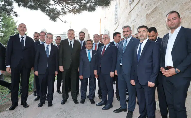 Sivas'ta Tarihi Eserlere Yakın İnceleme: Bakan Çiftçi Restorasyon Çalışmalarını Yerinde İnceledi