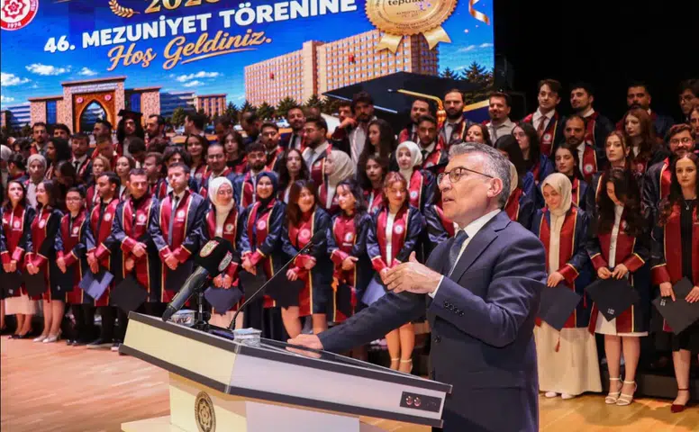 225 Genç Doktor Cumhuriyet Üniversitesi'nden Mezun Oldu
