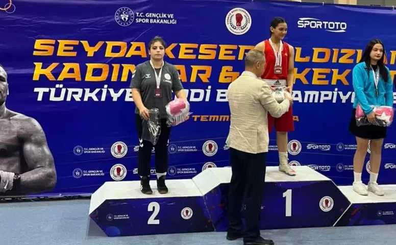 Sivaslı Boksör Ecrin Ülkü Asanakut Türkiye İkincisi Oldu