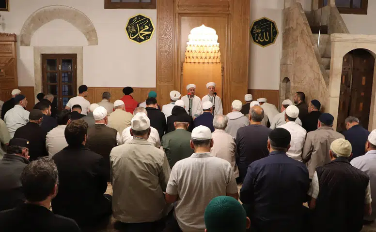 Sivas'ta Tarihi Cami Hıncahınç Doldu! 30 Haftalık Programda Muazzam...