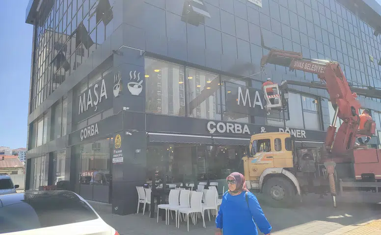 Sivas Eski Sanayi Sitesi'nde Tabela Krizi: " Bizi Rahat Bırakın"