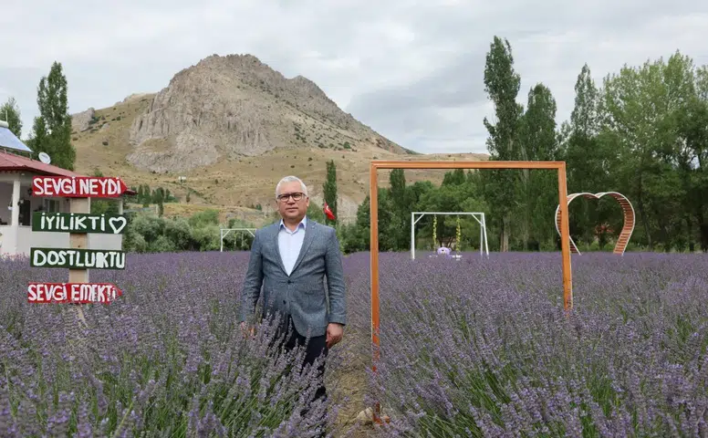 Vali Yılmaz Şimşek, Tecer Dağı'ndaki Lavanta Bahçesini Ziyaret Etti