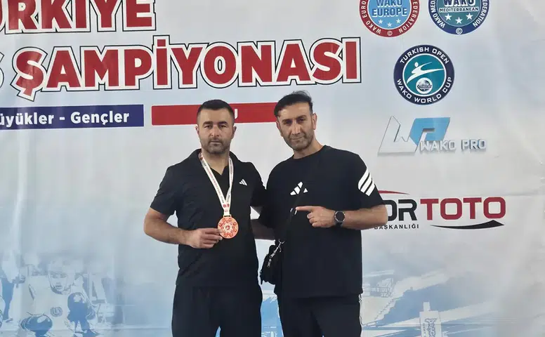 Bolu'da Nefes Kesen Şampiyona! 89 Kiloda Kürsüye Çıktı, Madalyayı Kaptı