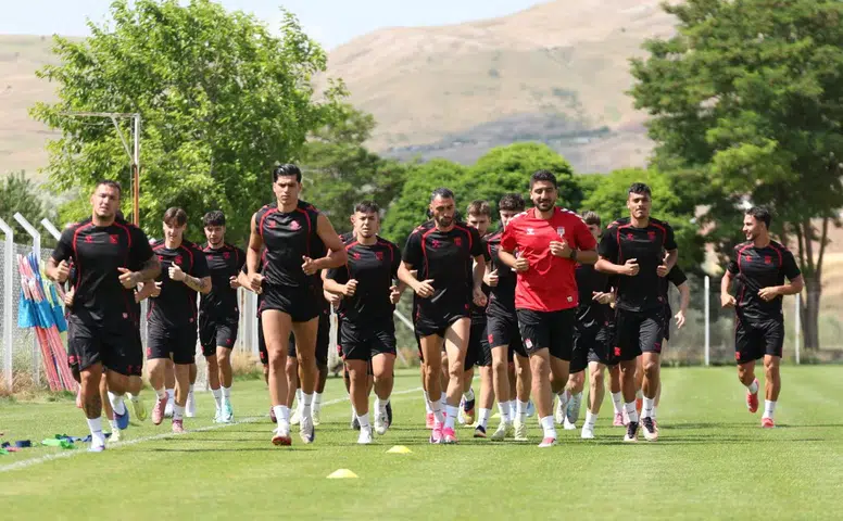 Sivassporlu Mert Çelik, yeniden Süper Lig'e döneceklerine inanıyor