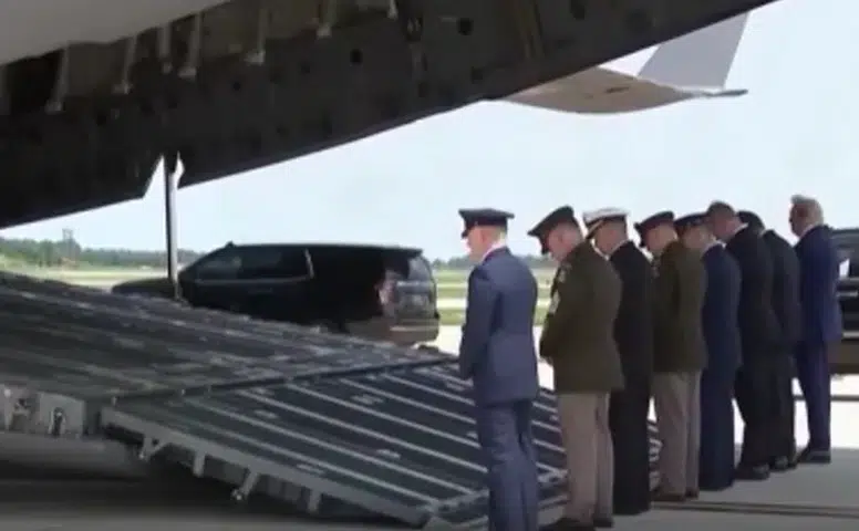 Trump, İran Geriliminde Hayatını Kaybeden 4 ABD Askerinin Cenazesini Karşıladı
