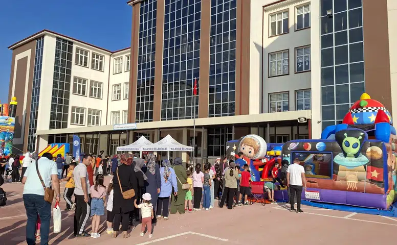 "Çık Dışarıya Oynayalım" Etkinliği Huzur Mahallesi'nde Çocukları Buluşturdu