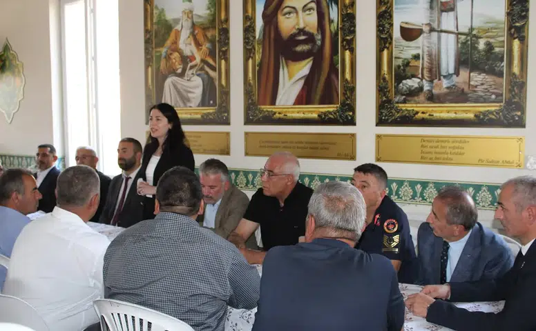 Sivas'ta Aşure Günü Bereketine Büyük Katılım! İlçe Protokolü Oradaydı