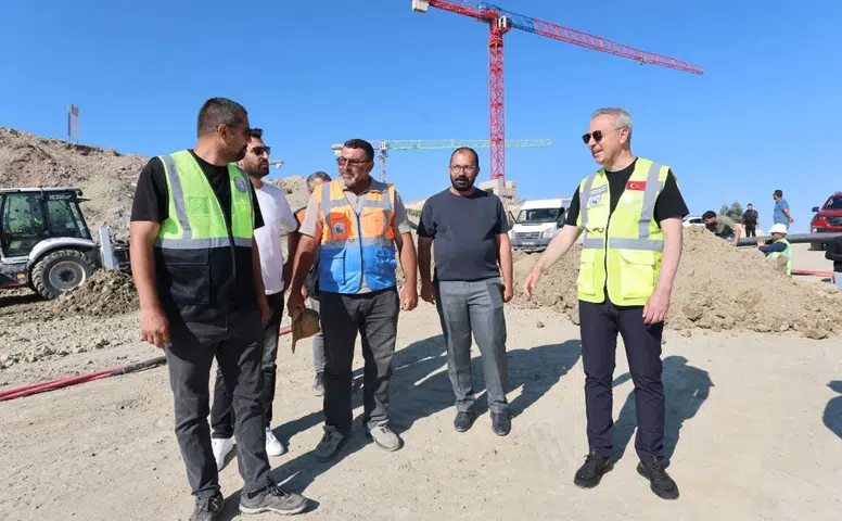 Milli Mücadele Caddesi'nde Yol Genişletme ve Kot Düşürme Çalışmaları Sürüyor