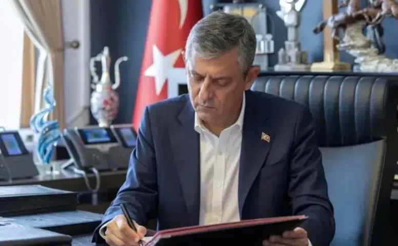 Özgür Özel, CHP'den istifa etti