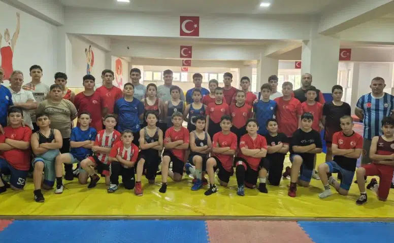 Sivas Demirspor'dan Minikler Türkiye Güreş Şampiyonası'na 30 Sporcu