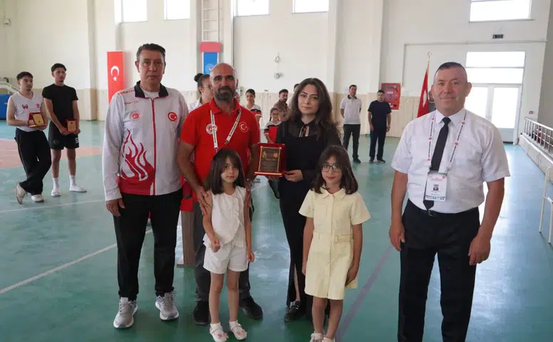 Kangal'da Merhum Mücahit Yancı Anısına Kick Boks Müsabakaları Düzenlendi