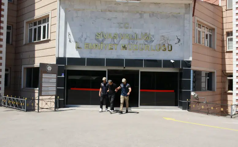 Sivas'ta Firari FETÖ Hükümlüsü Yakalandı: Cezaevine Gönderildi!