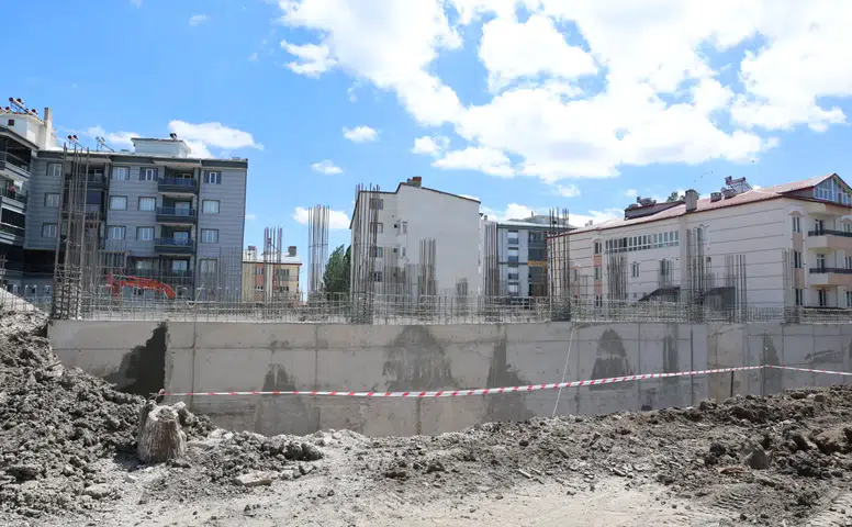 Vali Yılmaz Şimşek Yıldızeli Hükümet Konağı İnşaatını İnceledi