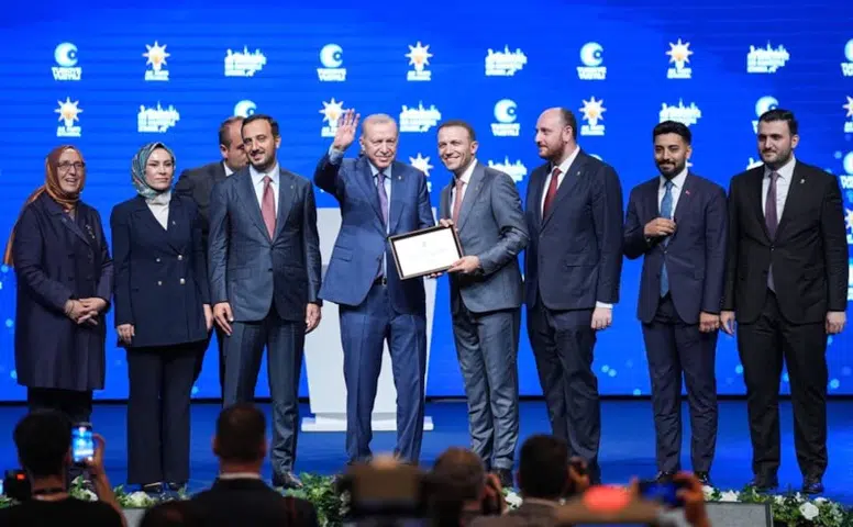 İstanbul'da Siyasi Deprem CHP'den İstifa Eden Başkanlar AK Parti'ye Geç