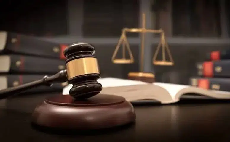 Çay Bardağını Sert Koydu Diye Kovulmuştu: Mahkemeden Emsal Karar!