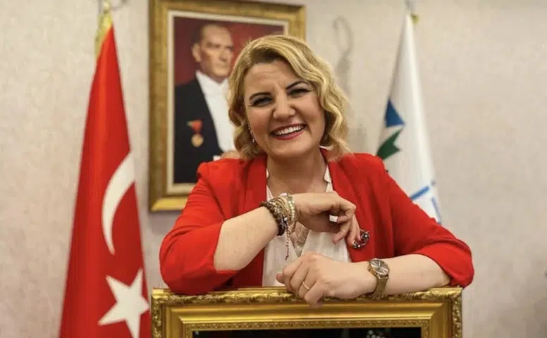 İzmit Belediyesi Soruşturmasında Yeni Görüntüler: Para Zarfı Dosyada!