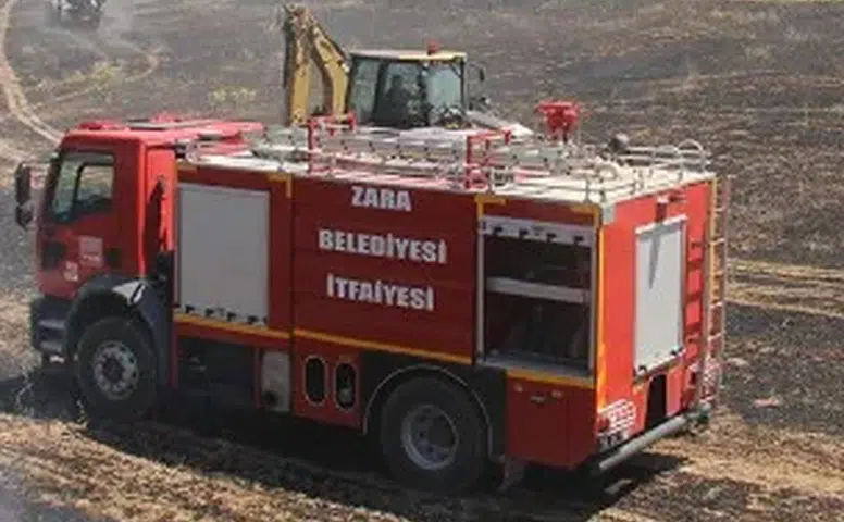 Zara’da Evlere Yakın Bölgede Ot Yangını