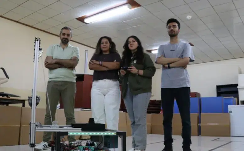 Üniversite öğrencileri fabrikalarda insan gücünü azaltacak yapay zekalı forklift geliştirdi