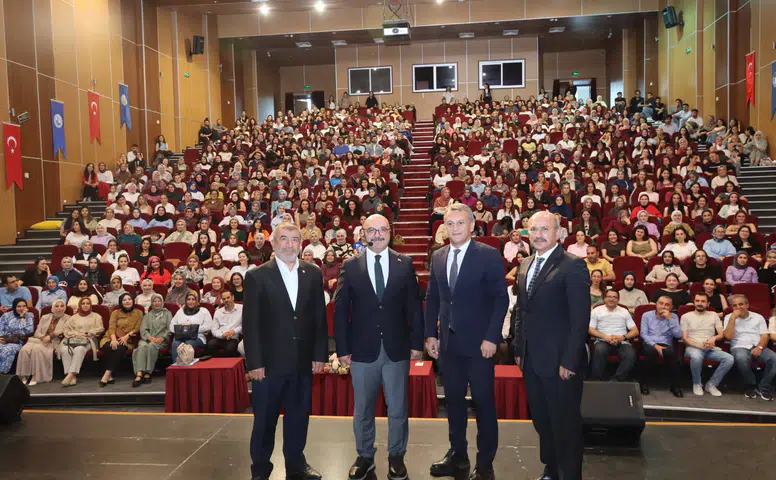 Eyüp Tanyıldız Sivaslı Aday Öğretmenlere Mesleki Deneyimlerini Aktardı