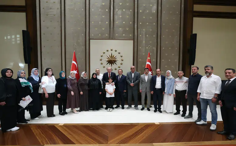 Cumhurbaşkanı Erdoğan, hayatını kaybeden öğrencilerin ailelerini Külliye’de ağırladı