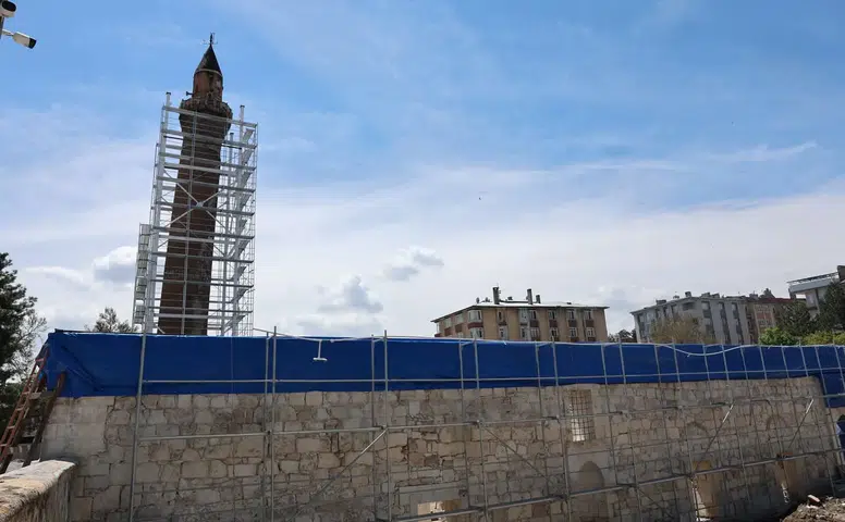 Sivas Ulu Cami'de Tarihi Restorasyon: 1200 Ton Beton Çatıdan Kazındı