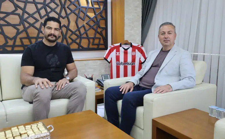 Taha Akgül'den Başkan Adem Uzun'a Ziyaret