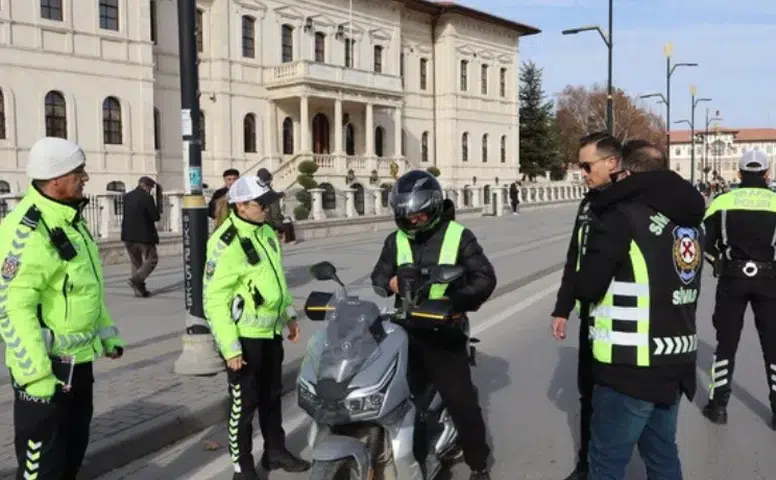Sivas’ta Bir Haftada 25 Bin Araç Denetlendi