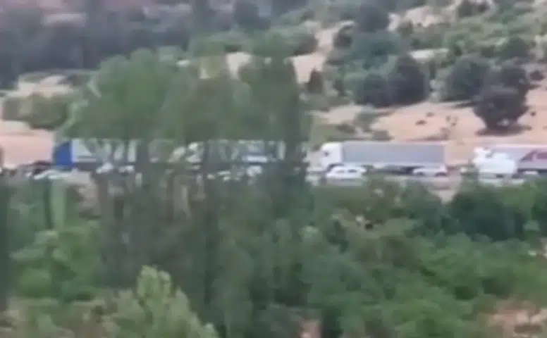 KOYULHİSAR-SUŞEHRİ YOLU SEL VE HEYELAN NEDENİYLE KAPANDI