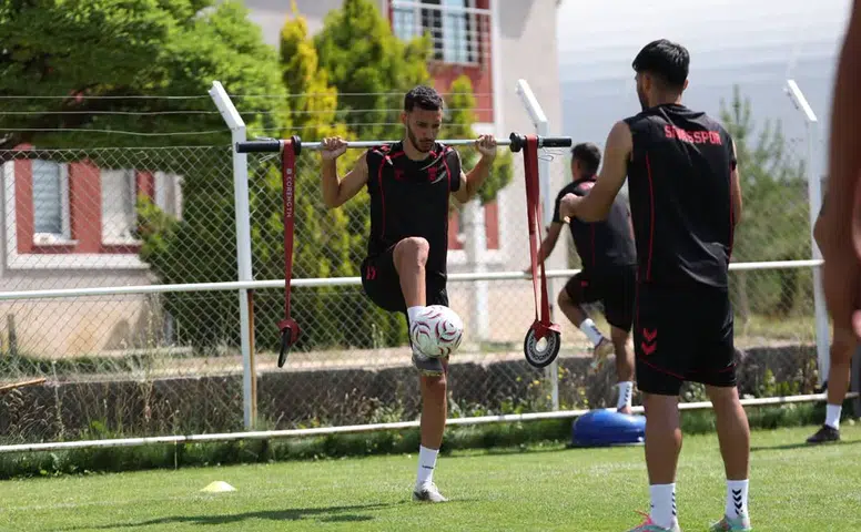 Sivasspor Sezonu Açıyor! Taraftara Dev Müjde Geldi