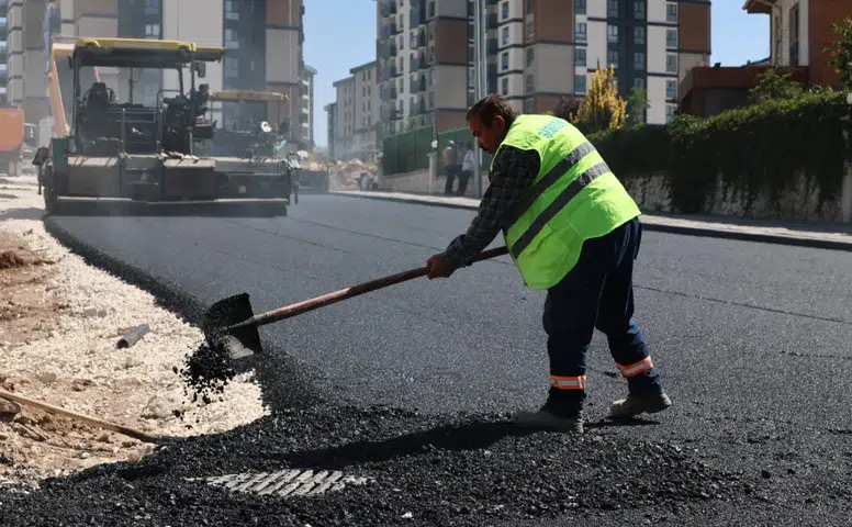 Eğriköprü Mahallesi’nde Ulaşım Konforunu Artıran Yol Çalışmaları Sürüyor