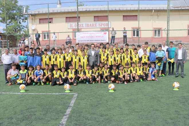 BAŞARILI SPORCULAR  ÖDÜLLENDİRİLDİ