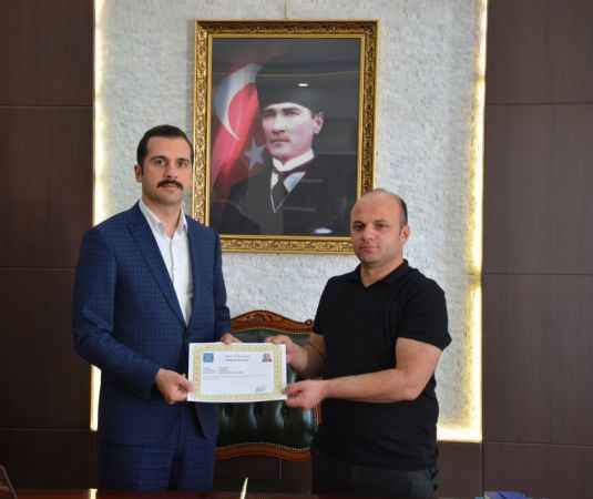 Kaymakam Aykaç’tan başarı belgesi