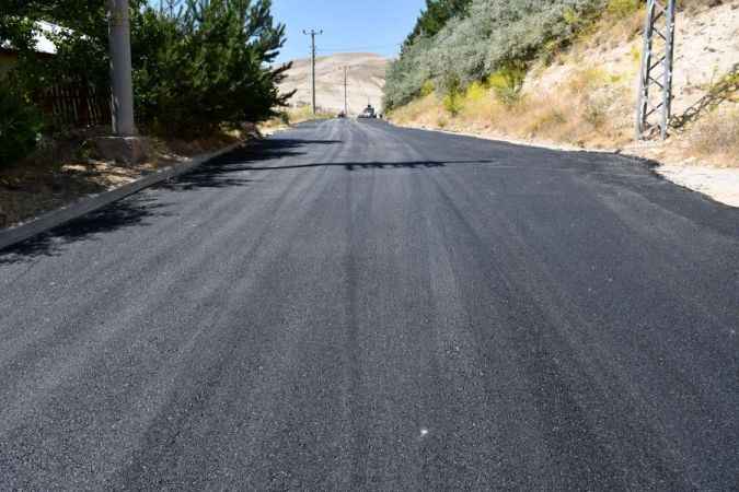 Yollar asfaltlanıyor