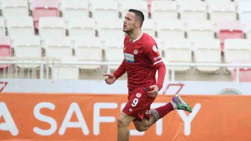 Sivassporlu Rey Manaj, Beşiktaş Karşısında Attığı Golle Sezon Gol Sayısını 15'e Çıkardı 1