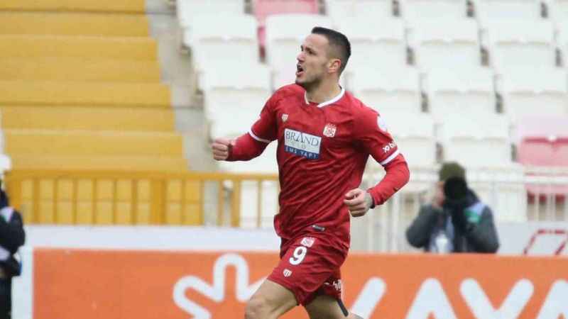Sivassporlu Rey Manaj, Beşiktaş Karşısında Attığı Golle Sezon Gol Sayısını 15'e Çıkardı 3