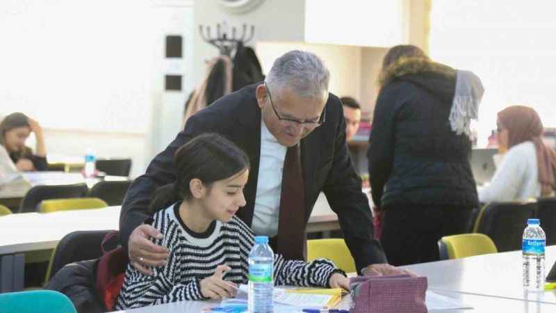 Kayseri Büyükşehir Belediyesi Kütüphaneleri, Yarıyıl Tatilinde Gençlerin Gözdesi Olmaya Devam Ediyor 1