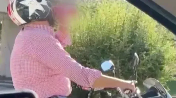 Ankara Trafikinde Büyük Tehlike! Kırmızı Işıkta Alkollü Motosiklet Sürücüsü Yakalandı! 1