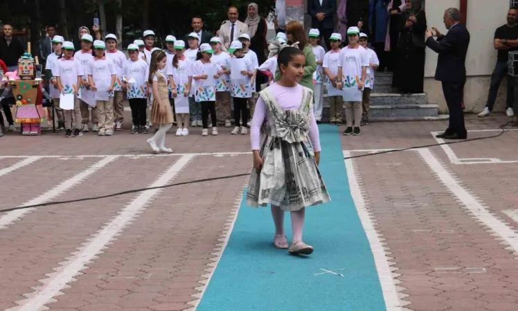 Sivas’ta Fevzipaşa İlkokulu Öğrencileri, Atık Malzemelerle Çevre Mesajı Verdi 2